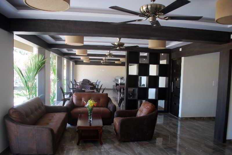 Resort De Crossroads Калангуте Екстериор снимка