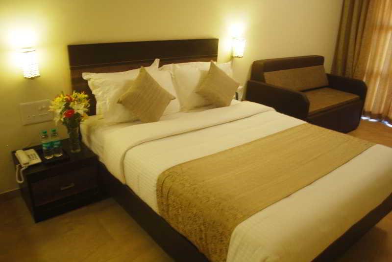 Resort De Crossroads Калангуте Екстериор снимка
