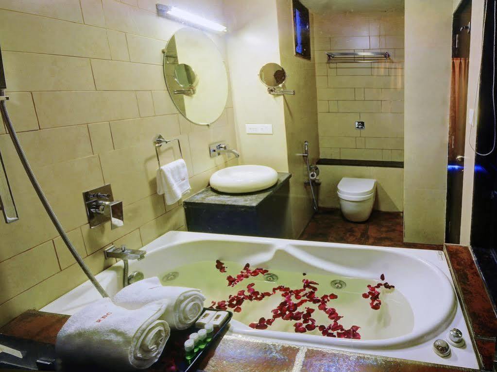 Resort De Crossroads Калангуте Екстериор снимка