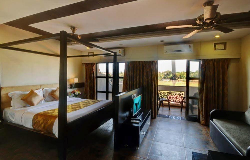 Resort De Crossroads Калангуте Екстериор снимка