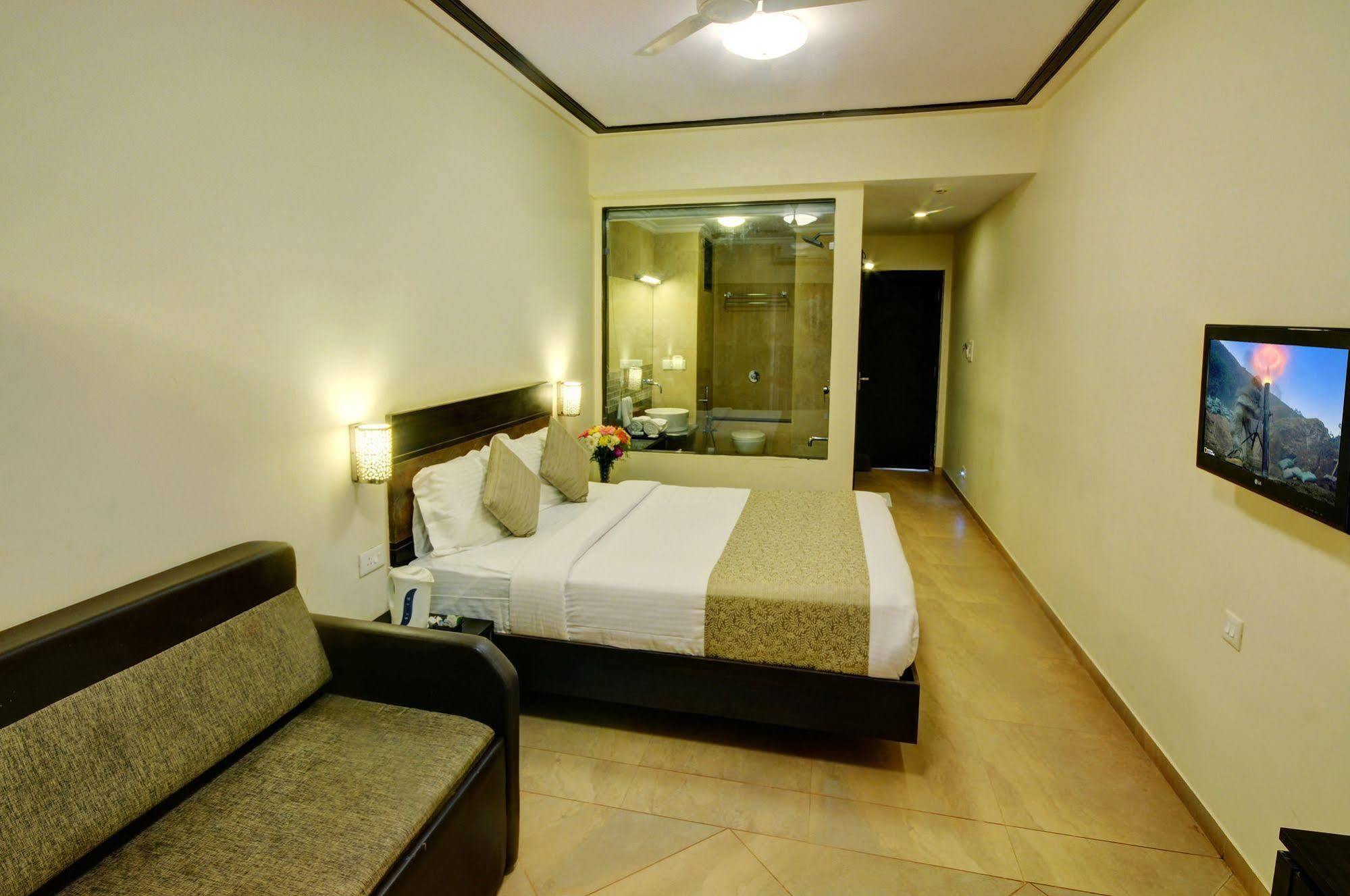 Resort De Crossroads Калангуте Екстериор снимка